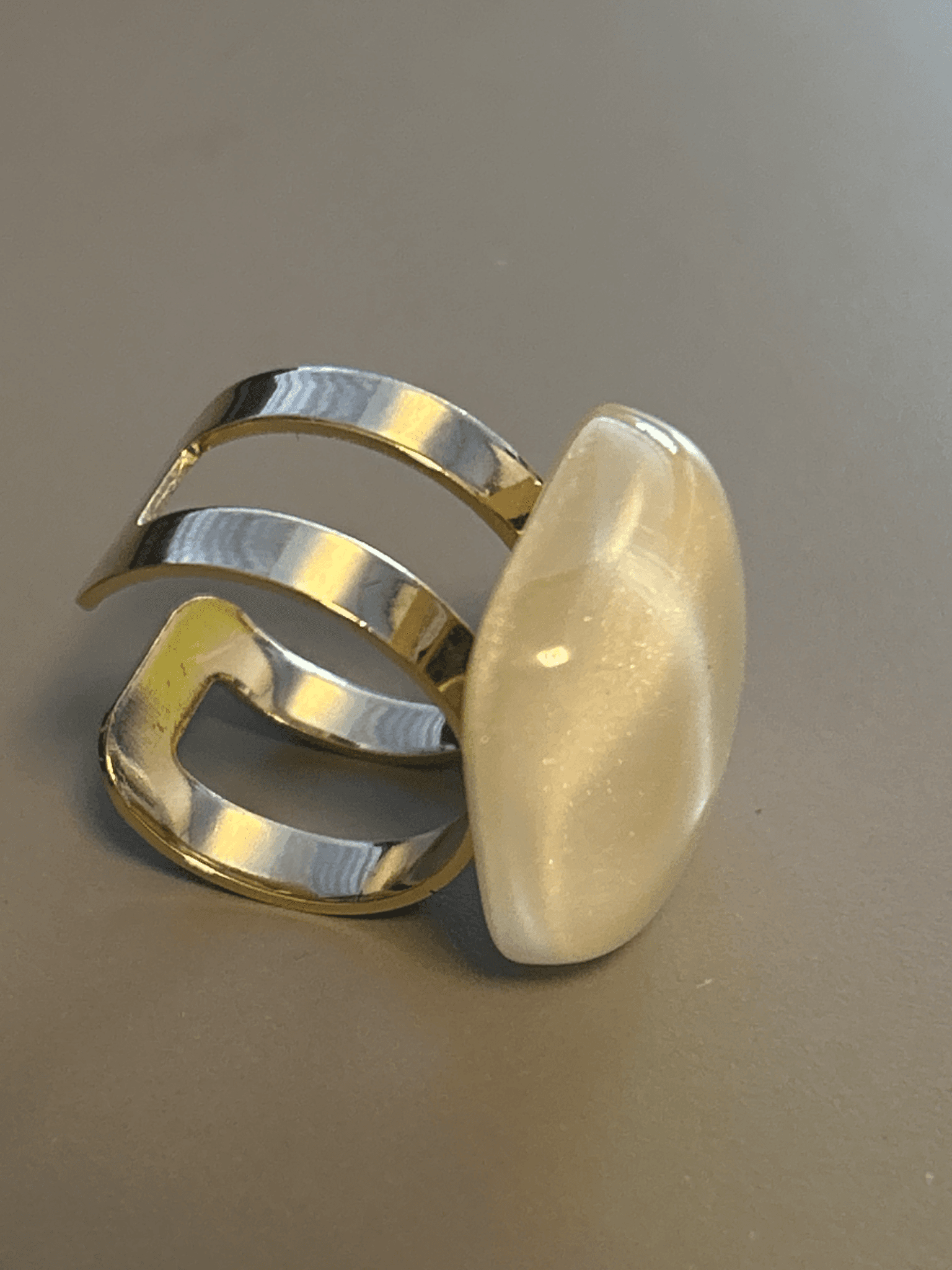 ANE0001 - Anel Quartzo Leitoso Dourado — Pedra Natural - imagem principal