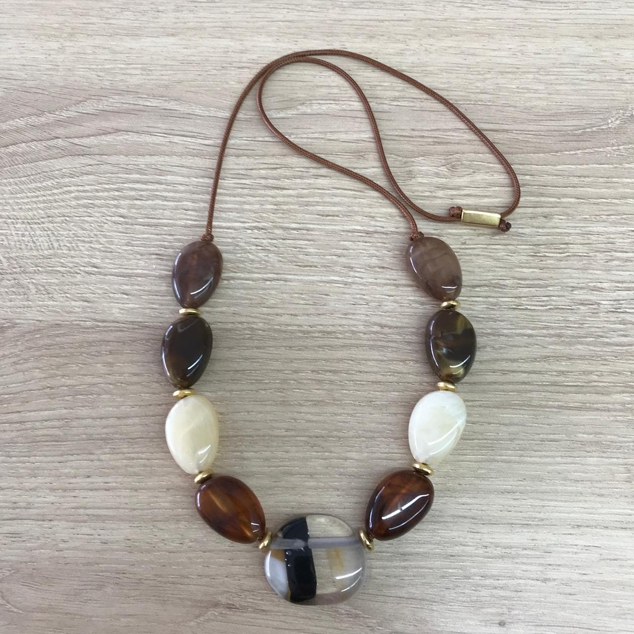 Colar Pedras Naturais Boho Tons Terra e Marfim